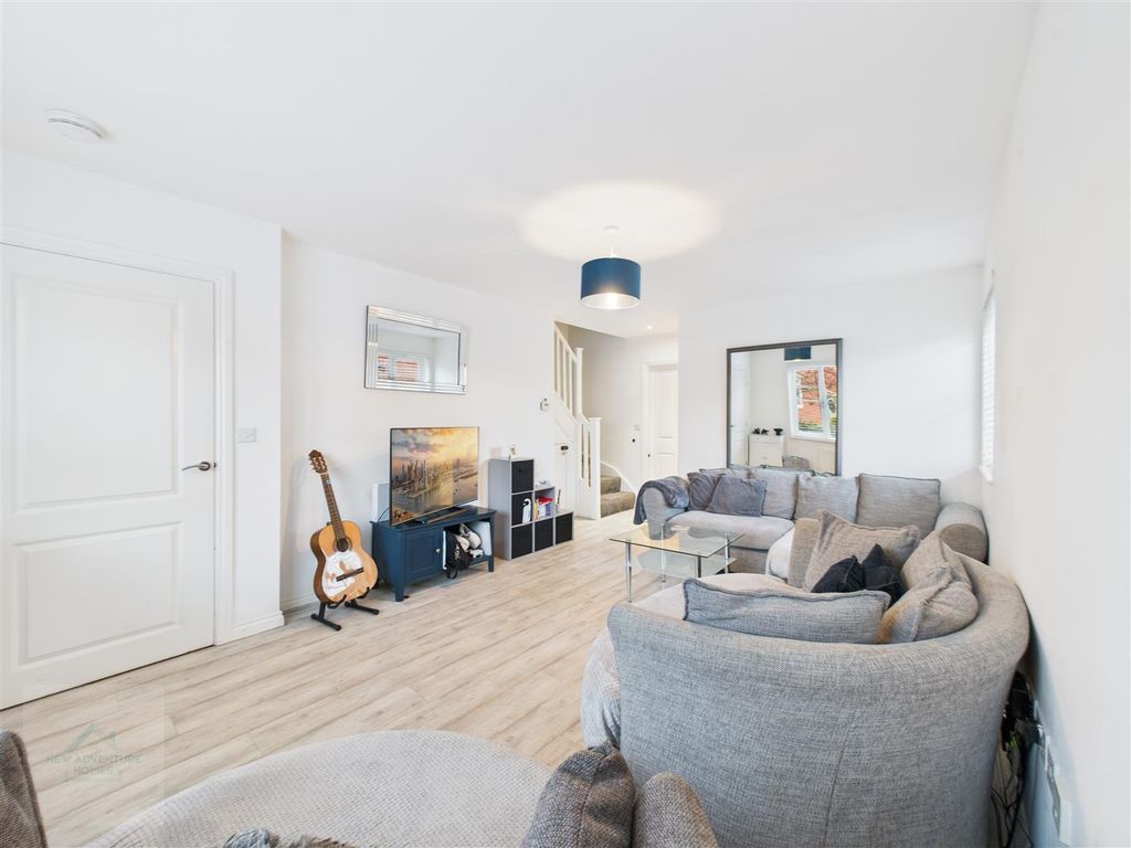 Property photo 3 of 18 Living Room