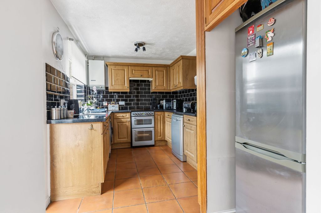 Property photo 3 of 20