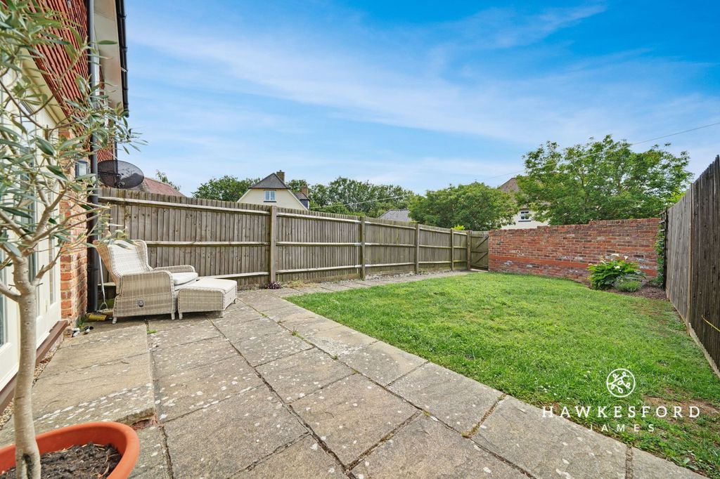 Property photo 3 of 21 St. Pauls Court, Lynsted - Garden