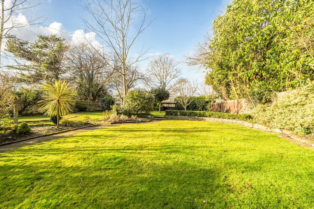 Property photo 3 of 34 Garden