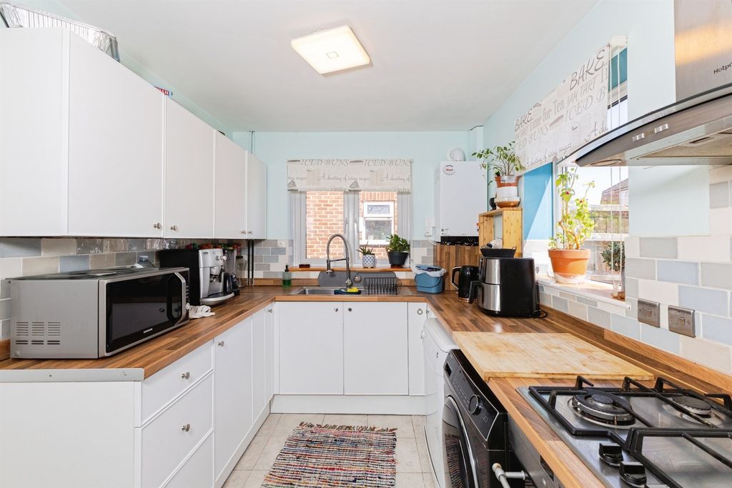 Property photo 2 of 17