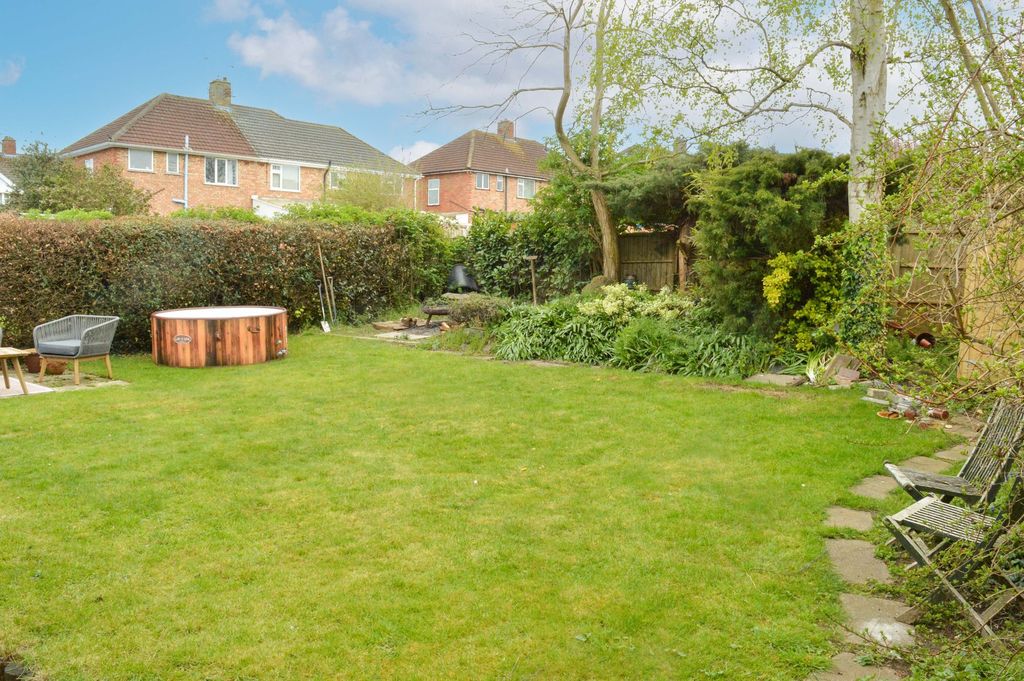 Property photo 2 of 25