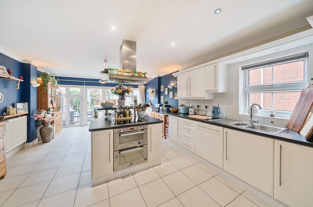 Property photo 2 of 11 1332045-46-688B9d...