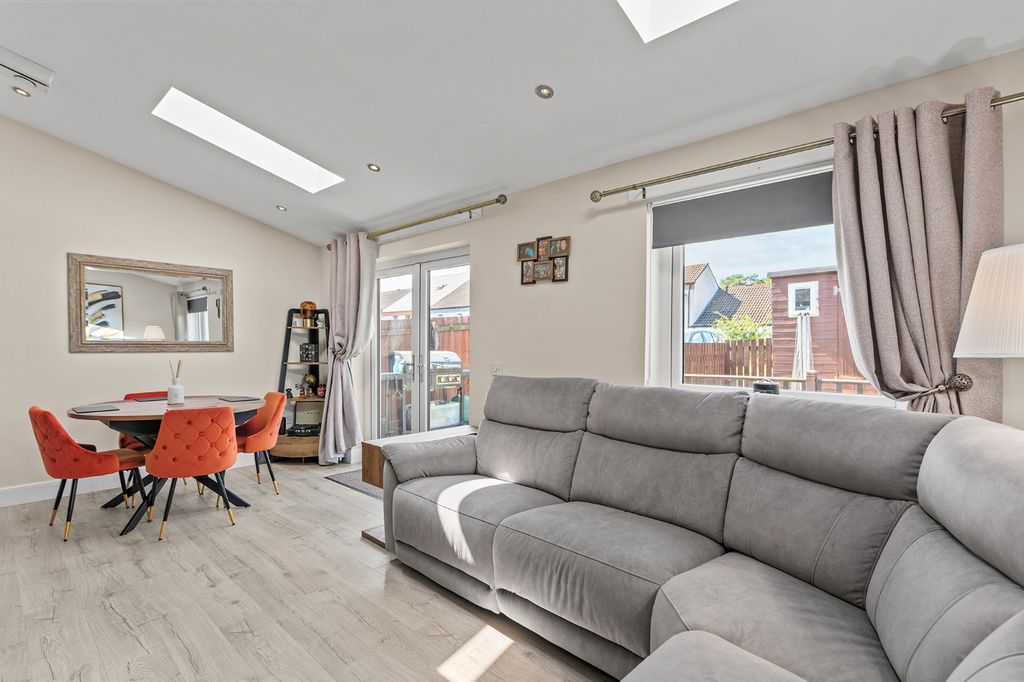 Property photo 3 of 33 44270710