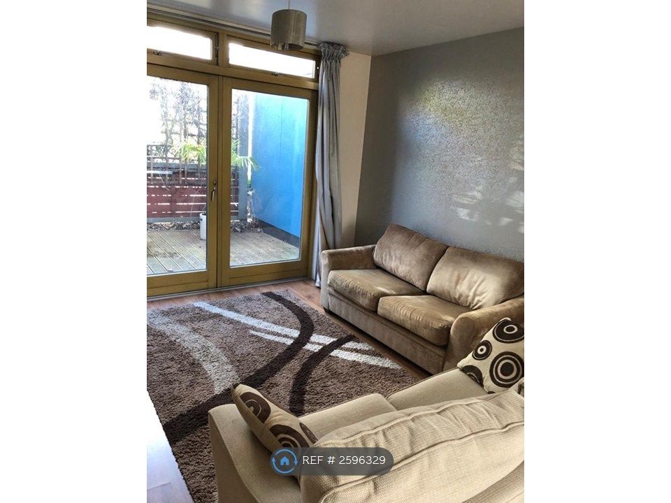 Property photo 1 of 10 Lounge