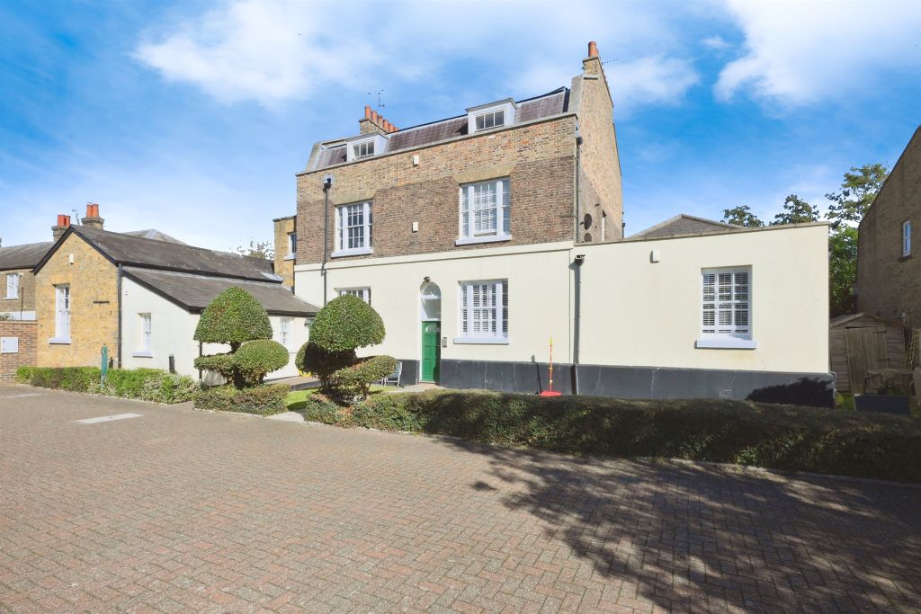 Property photo 3 of 17