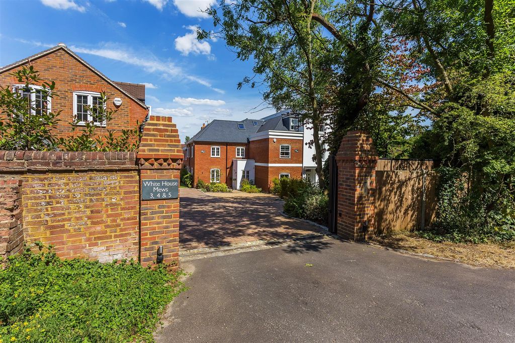 Property photo 3 of 38 3-White-House-Mews-49.Jpg