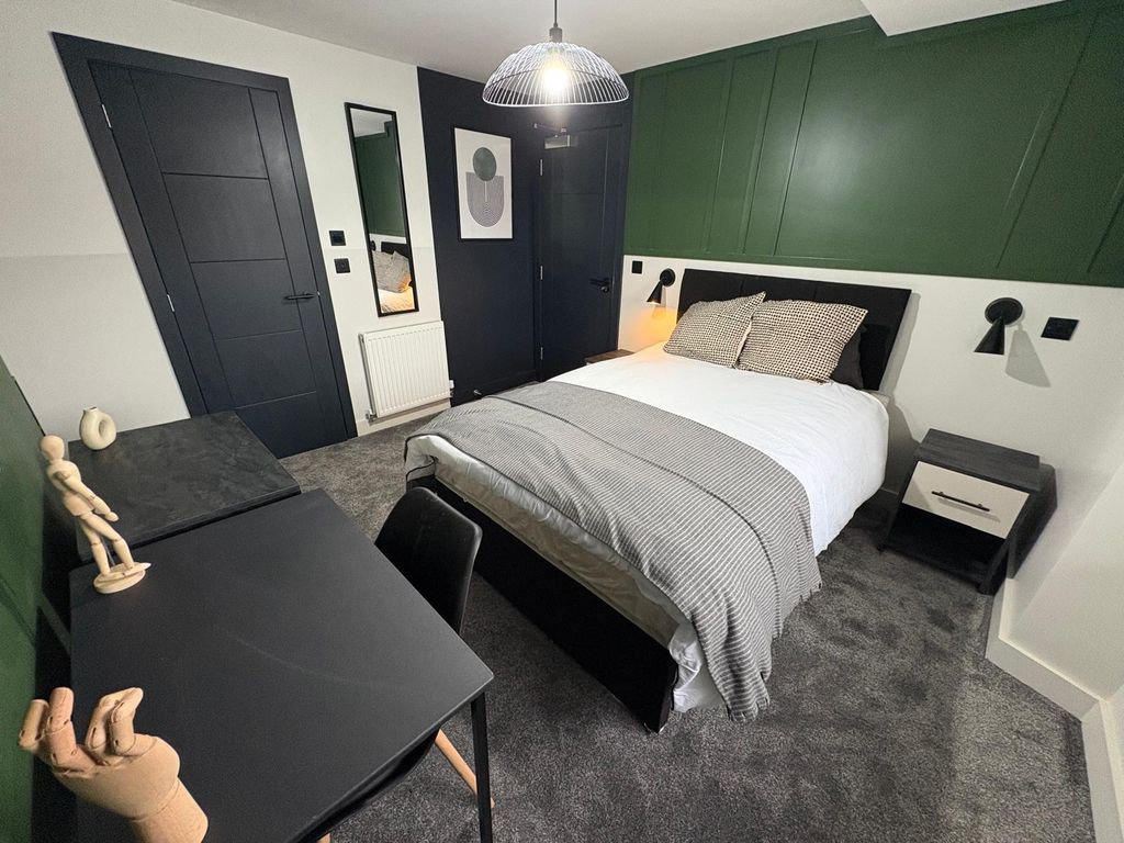 Property photo 2 of 15 A (33)