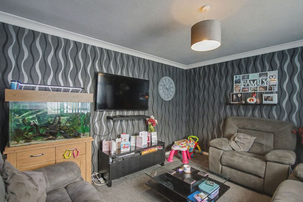 Property photo 2 of 20