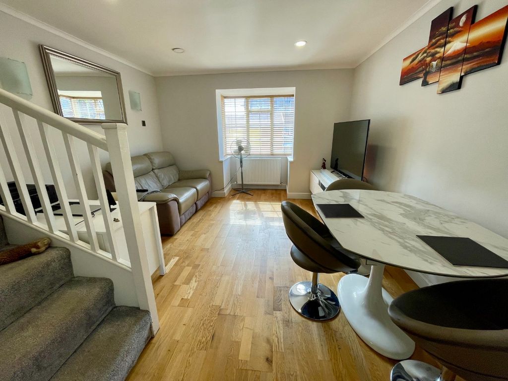 Property photo 2 of 11 4482152