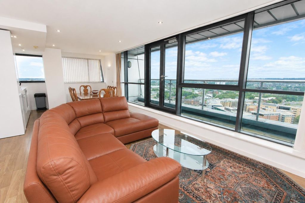 Property photo 1 of 12 Bright Lounge With Floor-To-Ceiling City Views...