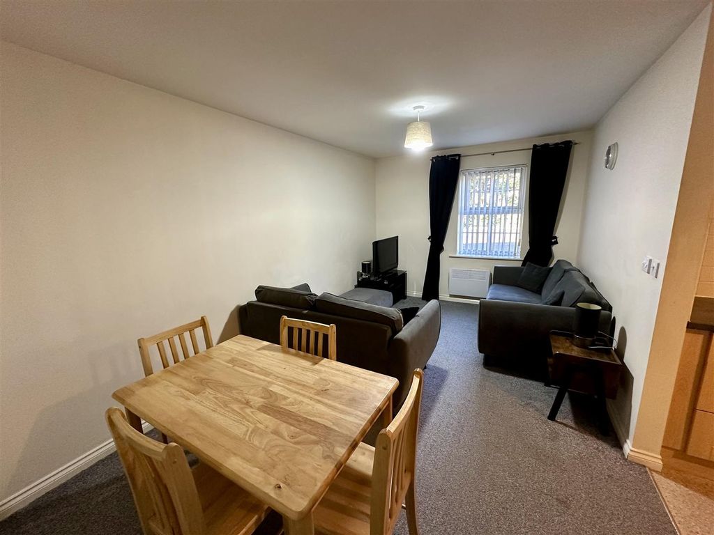 Property photo 2 of 10 Lounge/Diner