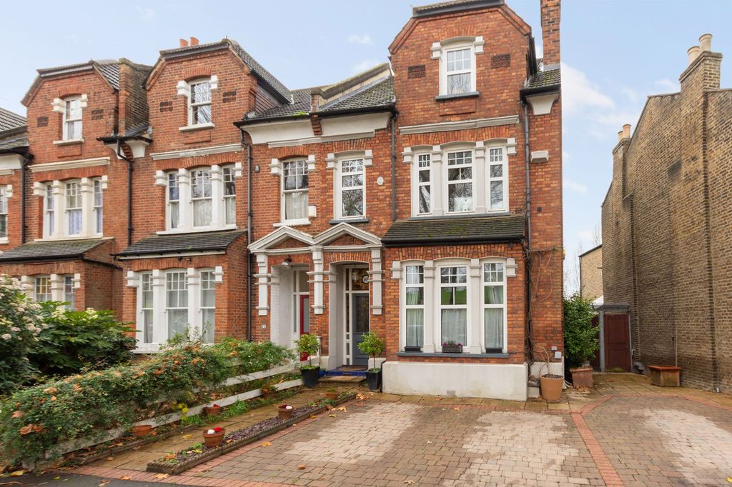 Property photo 1 of 27