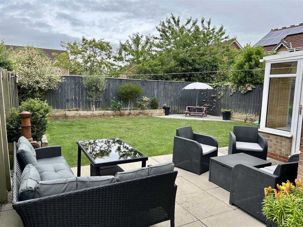 Property photo 2 of 16 Externally