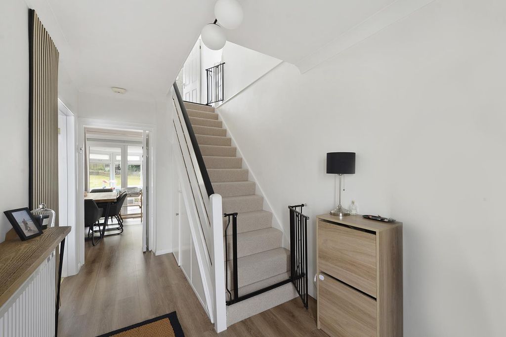 Property photo 2 of 19 Hallway.Jpg