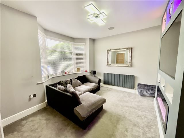 Property photo 3 of 20 Lounge