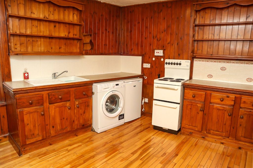 Property photo 3 of 21 Kitchen
