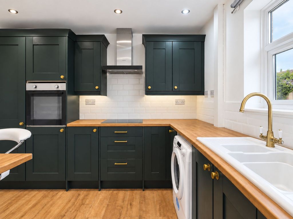 Property photo 3 of 16 Kitchen