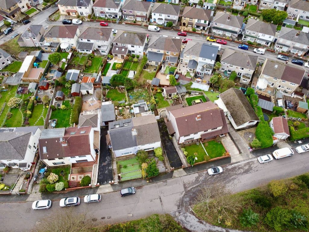 Property photo 2 of 21