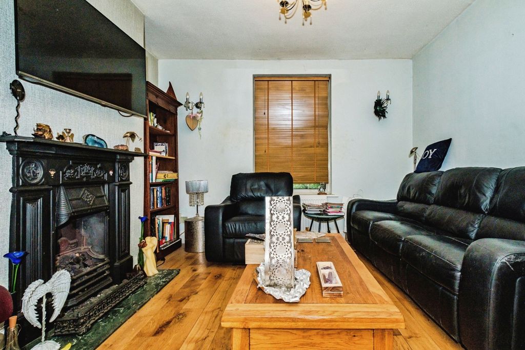 Property photo 2 of 5 Photo