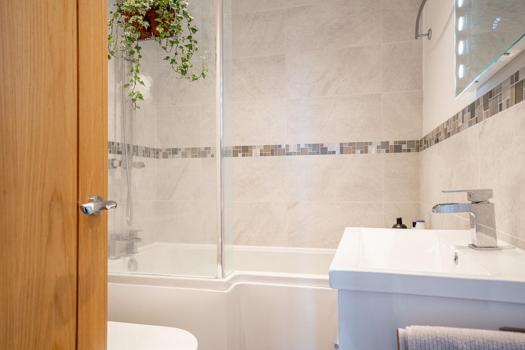Additional image 10 of 2 bed flat for saleWenlock Terrace, York YO10