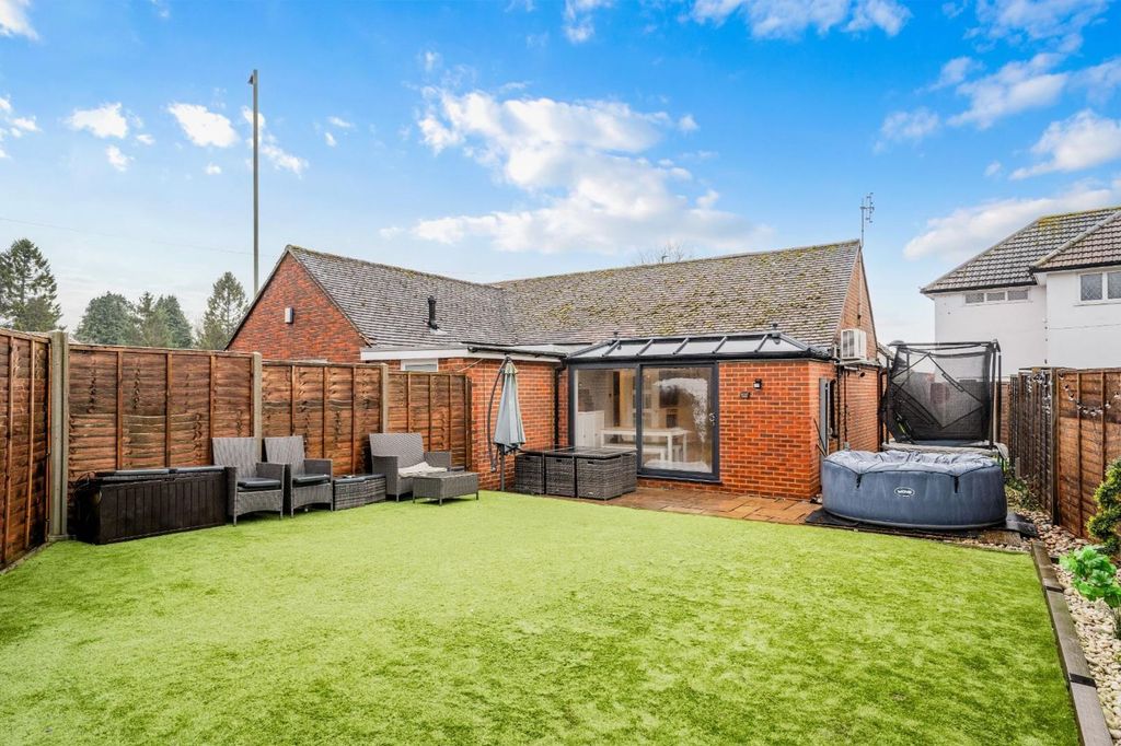 Property photo 2 of 14 Reigate Road