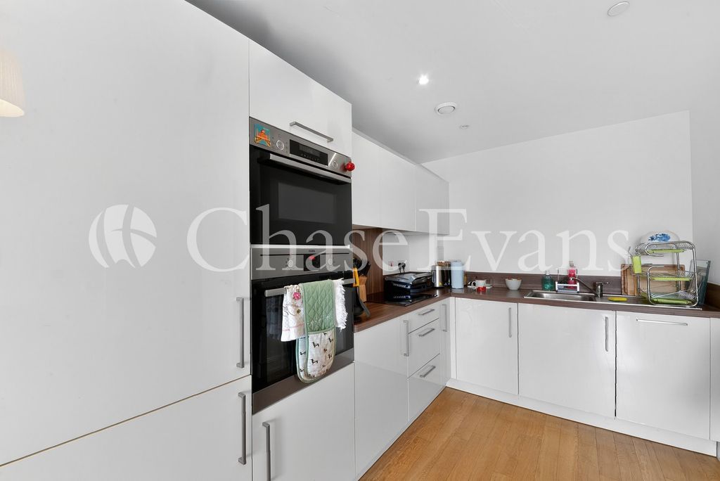 Property photo 2 of 21 Kitchen