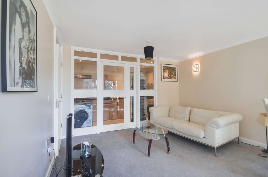 Property photo 3 of 22 Lounge (2).Jpg