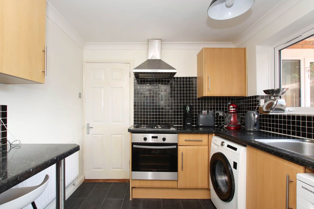 Property photo 3 of 9 Photo 4