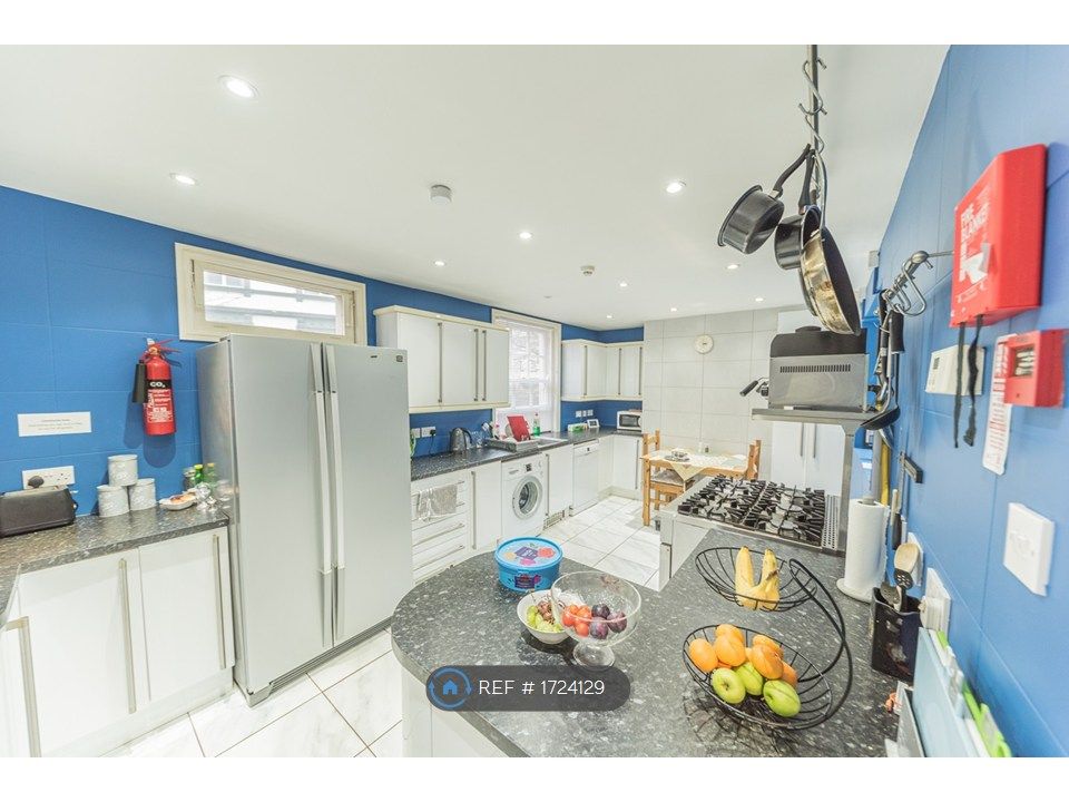 Property photo 3 of 35 Tivoli Guesthouse Kitchen