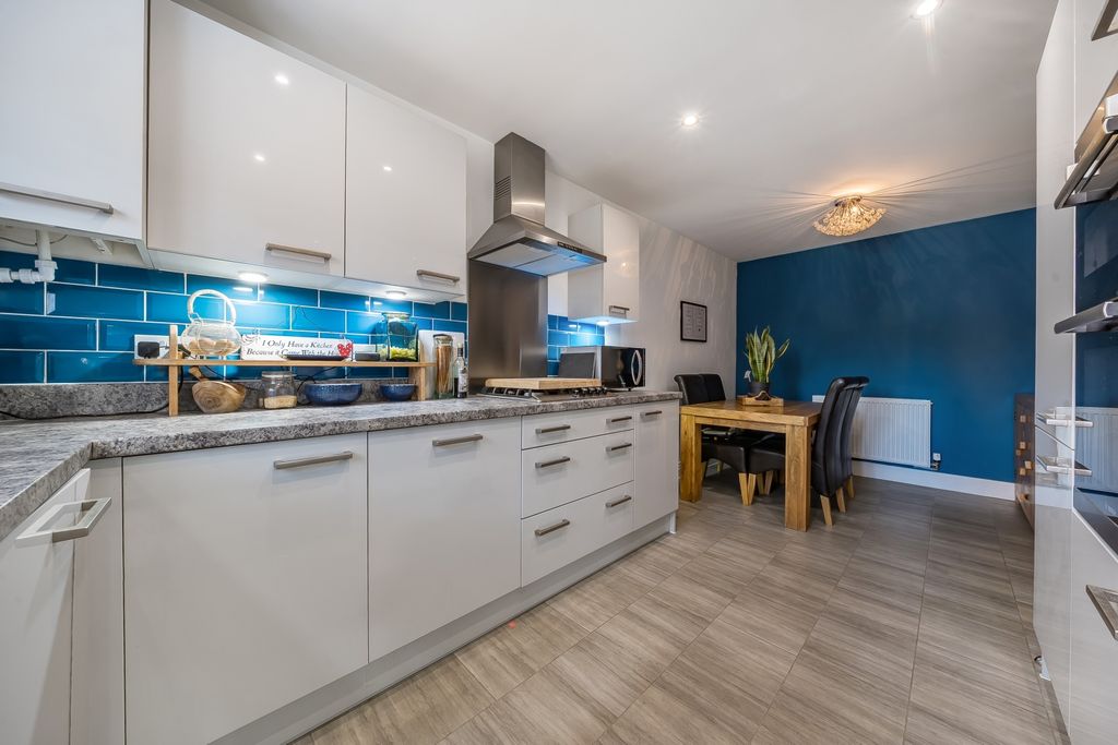 Property photo 3 of 12 1382029-10-691B051Ba275c