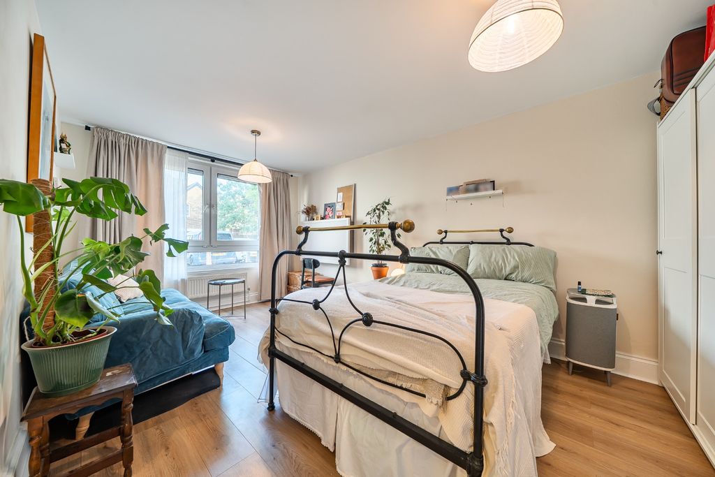 Property photo 3 of 10 4941453