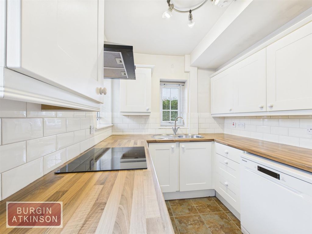 Property photo 3 of 28 Cam01619G0-Pr0179-Still021.Jpg