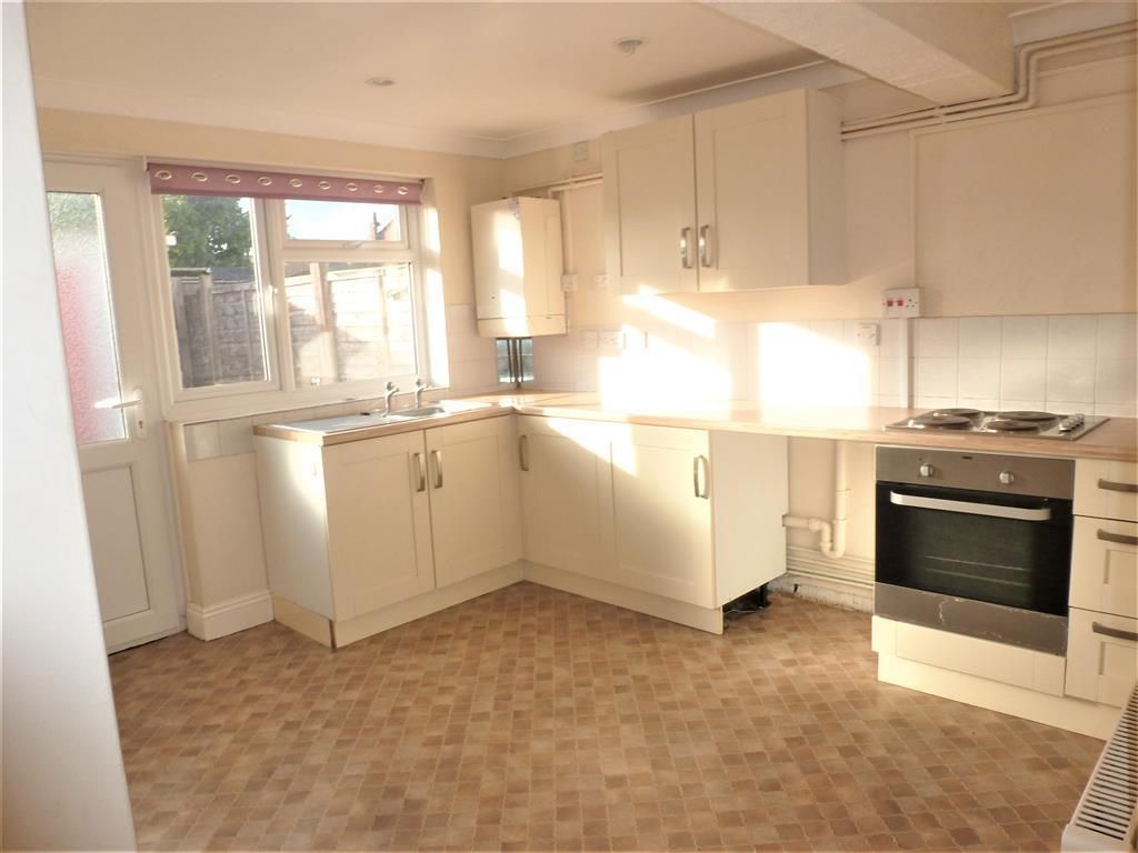 Property photo 2 of 8 Kitchen