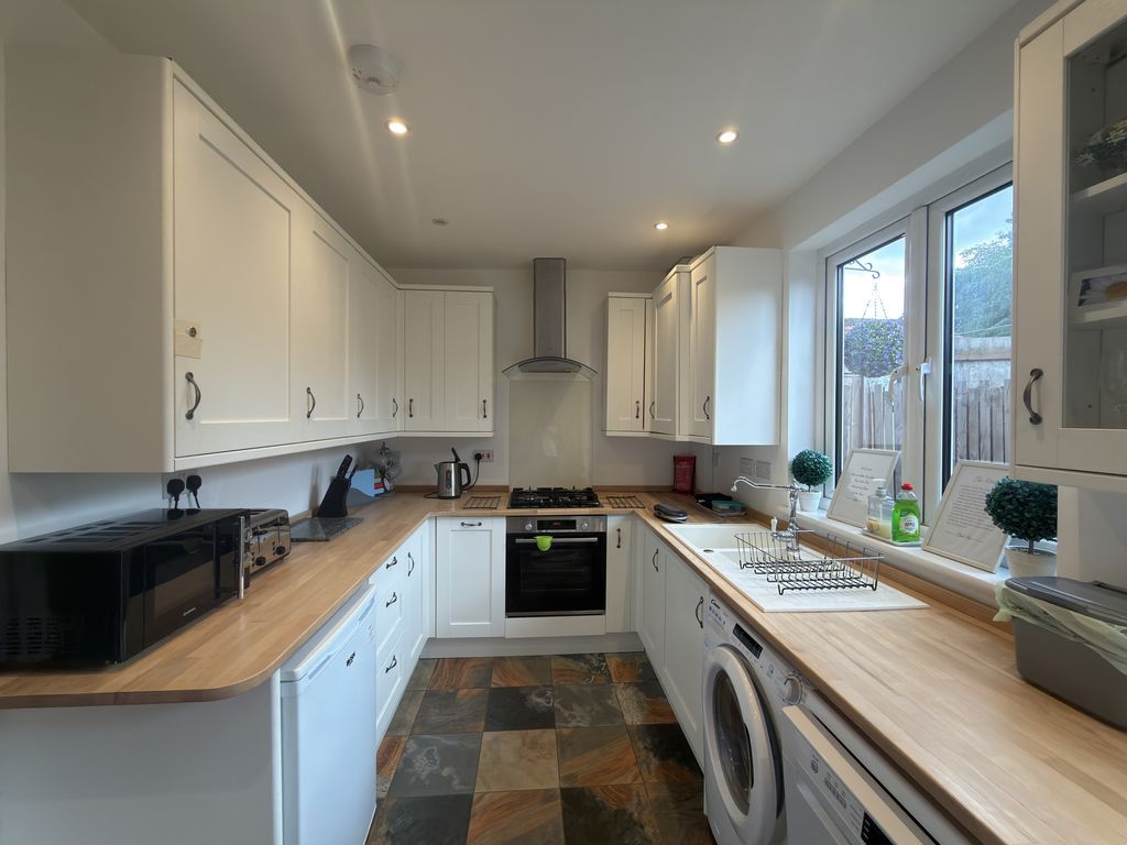 Property photo 3 of 17 Kitchen
