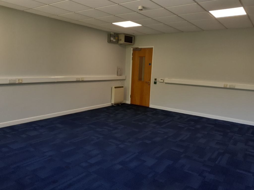 Property photo 3 of 10 Small Office To Let (89)