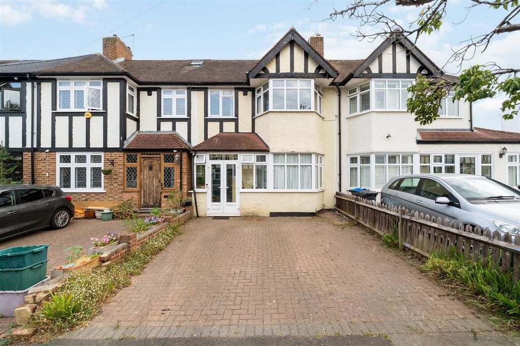 Property photo 1 of 12 Hartland Way Sm4