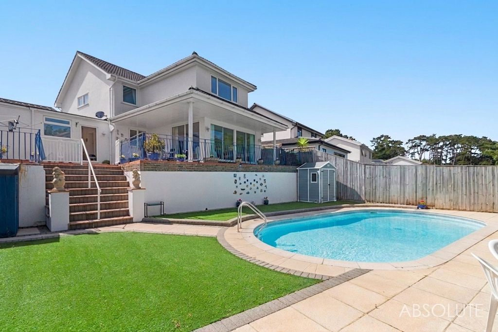 Property photo 1 of 32