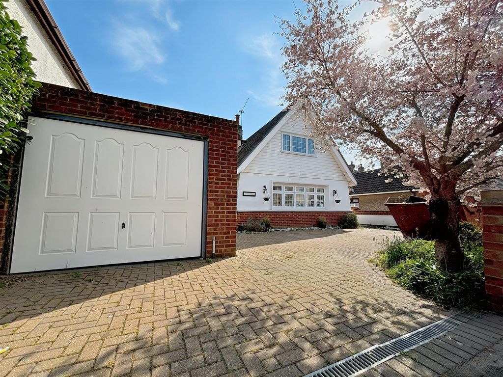 Property photo 1 of 43