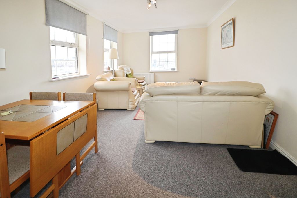 Property photo 3 of 7