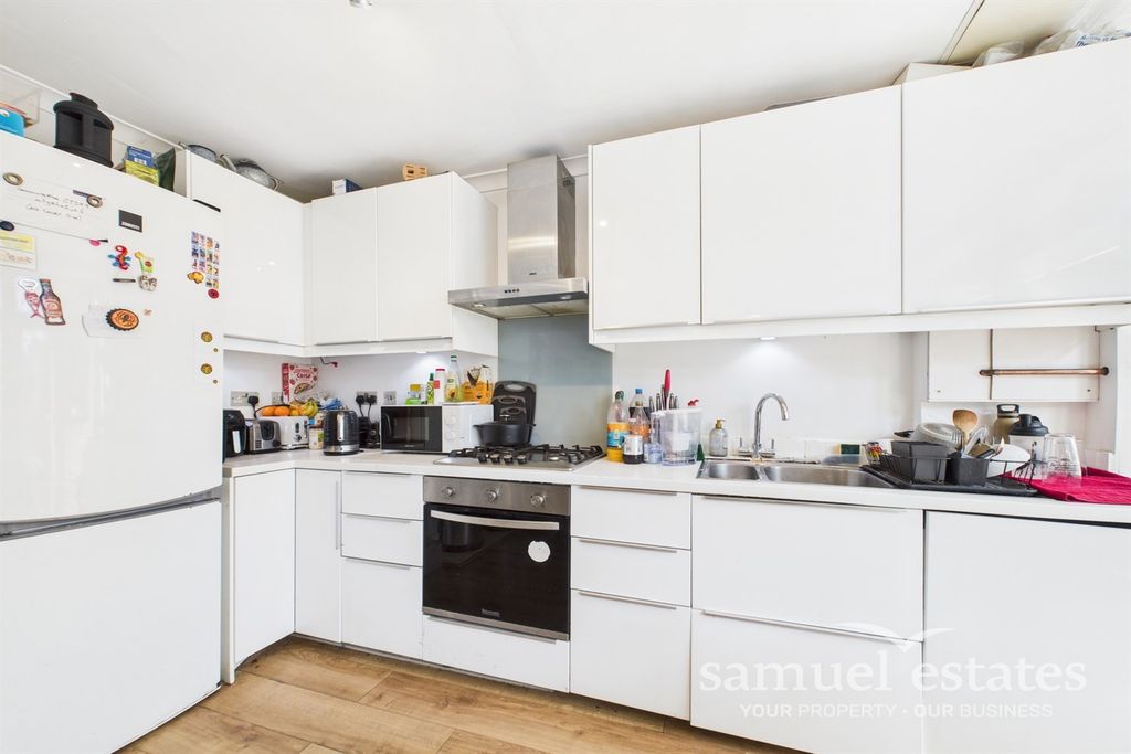 Property photo 3 of 11 Kitchen