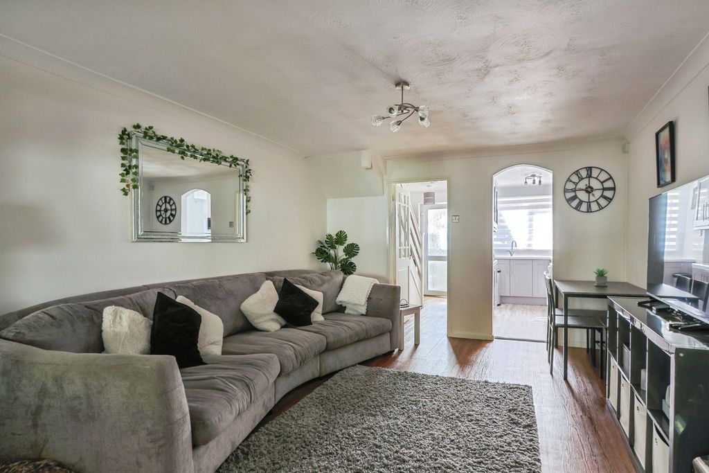 Property photo 3 of 21 Pbox-Img.Jpg