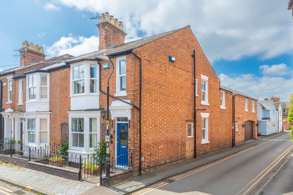 Property photo 1 of 32