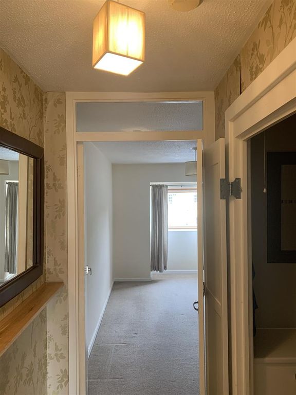 Property photo 3 of 7 Passage