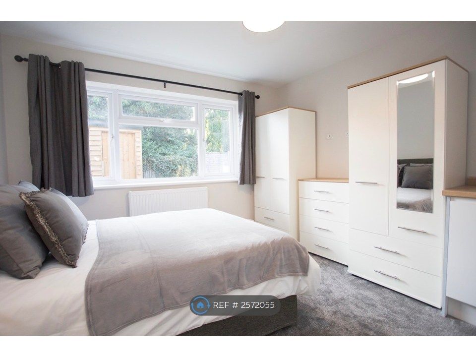 Property photo 3 of 12 Room B