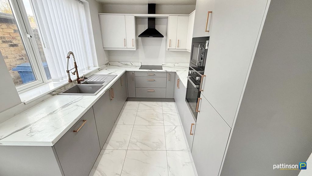 Property photo 3 of 24