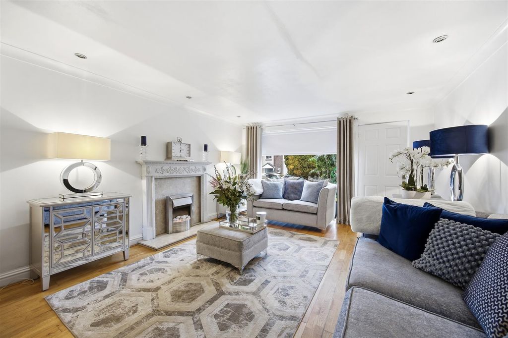 Property photo 3 of 21 6_Davidston_Place_Lenzie_013.Jpg