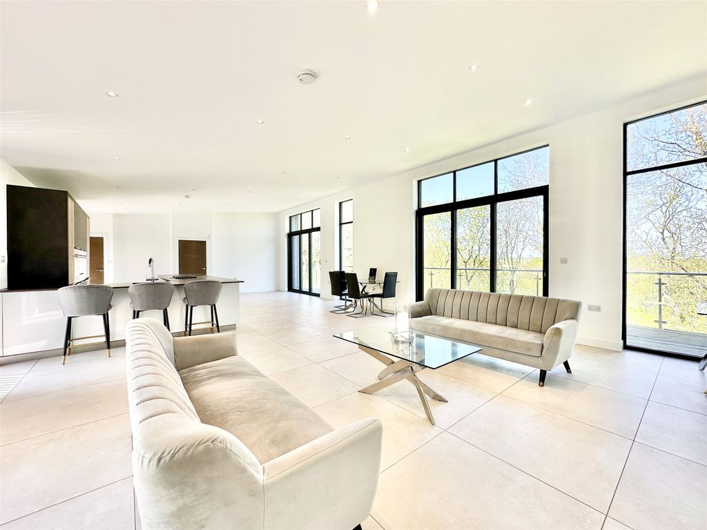 Property photo 2 of 35 Picture No. 34