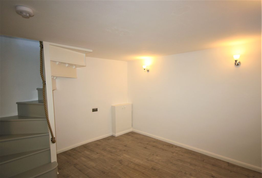 Property photo 3 of 5 Photo 03