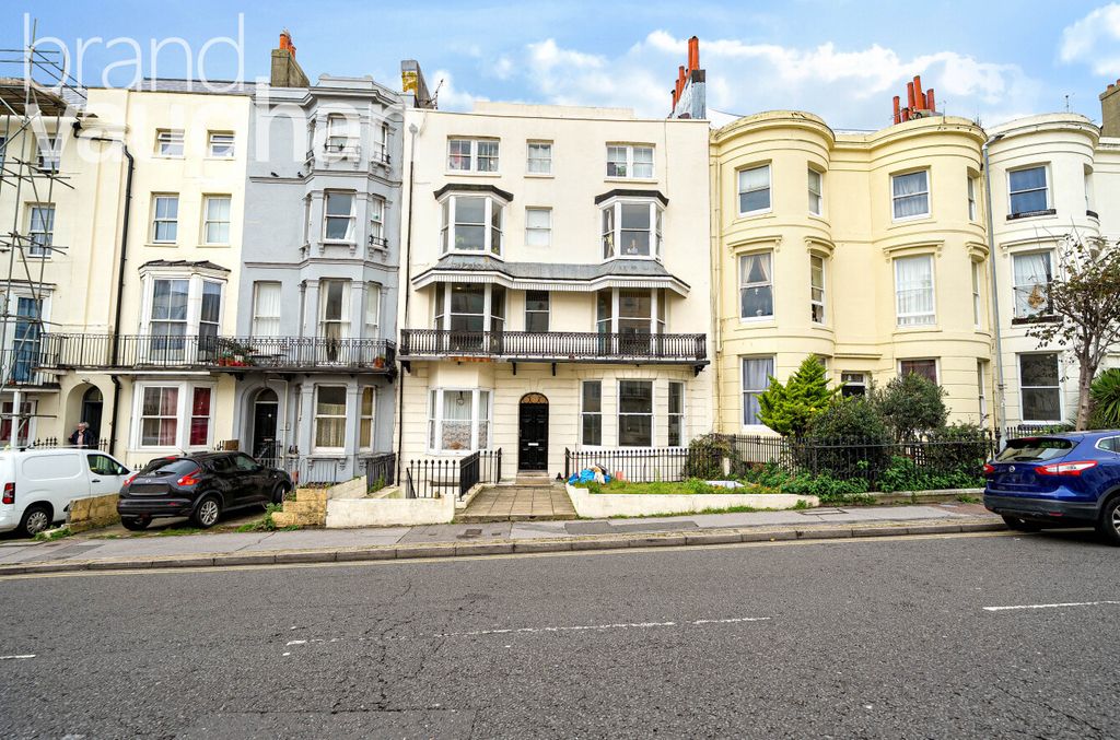 Property photo 2 of 10 External